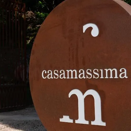 לינה וארוחת בוקר Relais Casamassima 4*